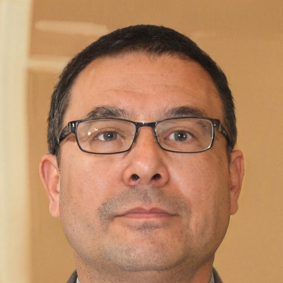 Retrato profesional de Einar Solberg, director de análisis cuantitativo